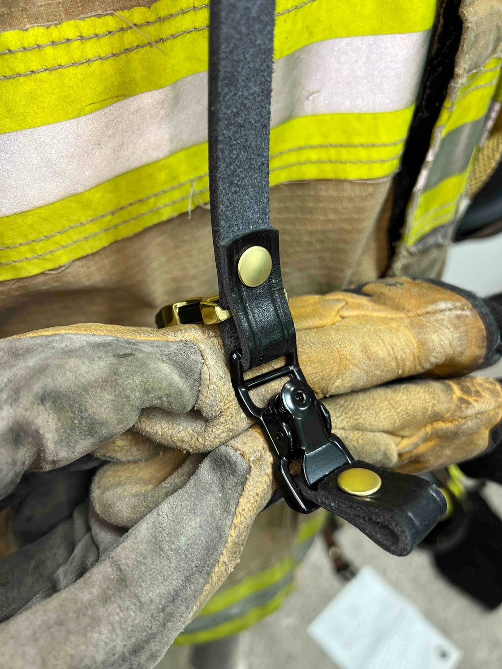 Deluxe Glove Strap w Quick Release